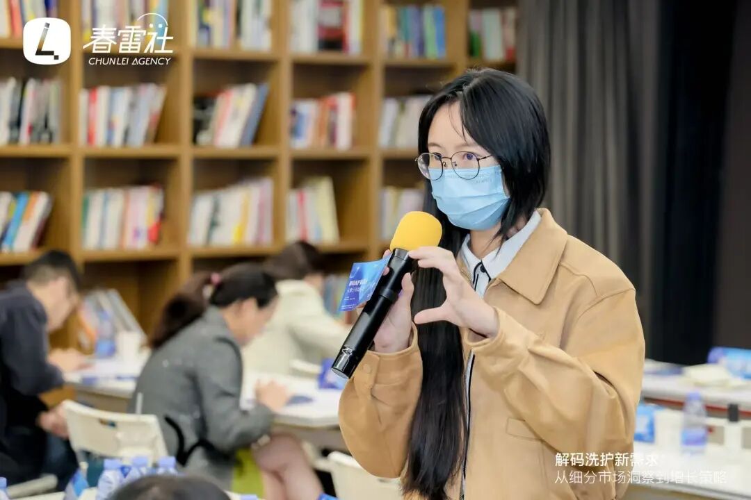 发型维持困难:细软塌发质导致刚洗完的头发就紧贴头皮