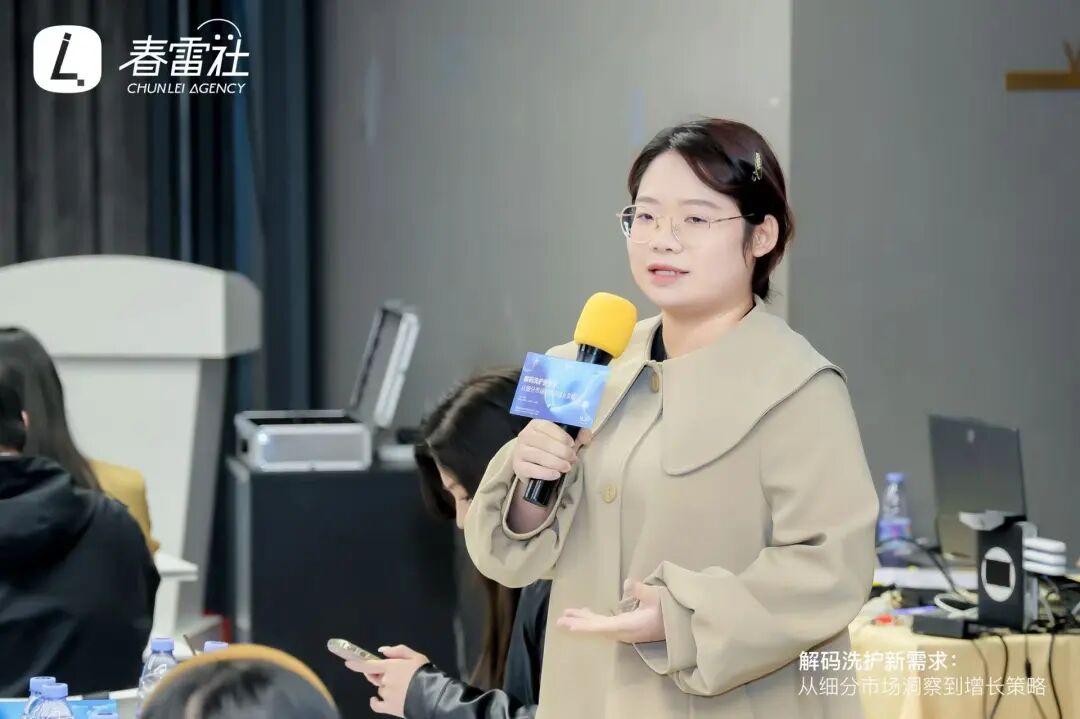 造型与发质损伤矛盾:频繁造型导致头发毛躁,难以兼顾造型效果与发质健康。